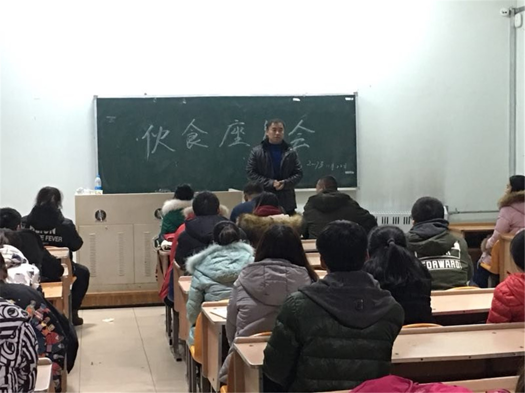 服务中心主任张勇
