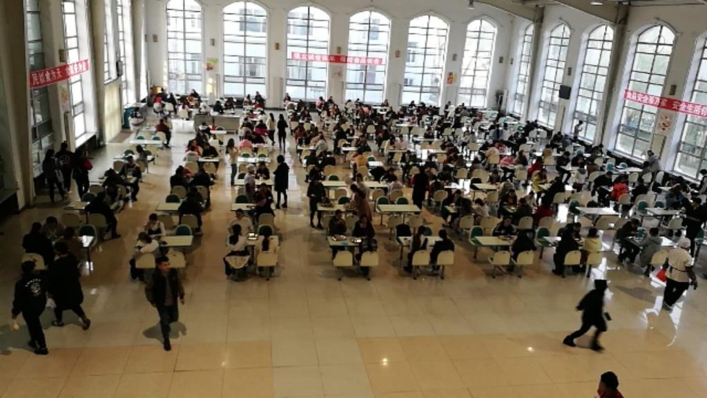 学生用餐